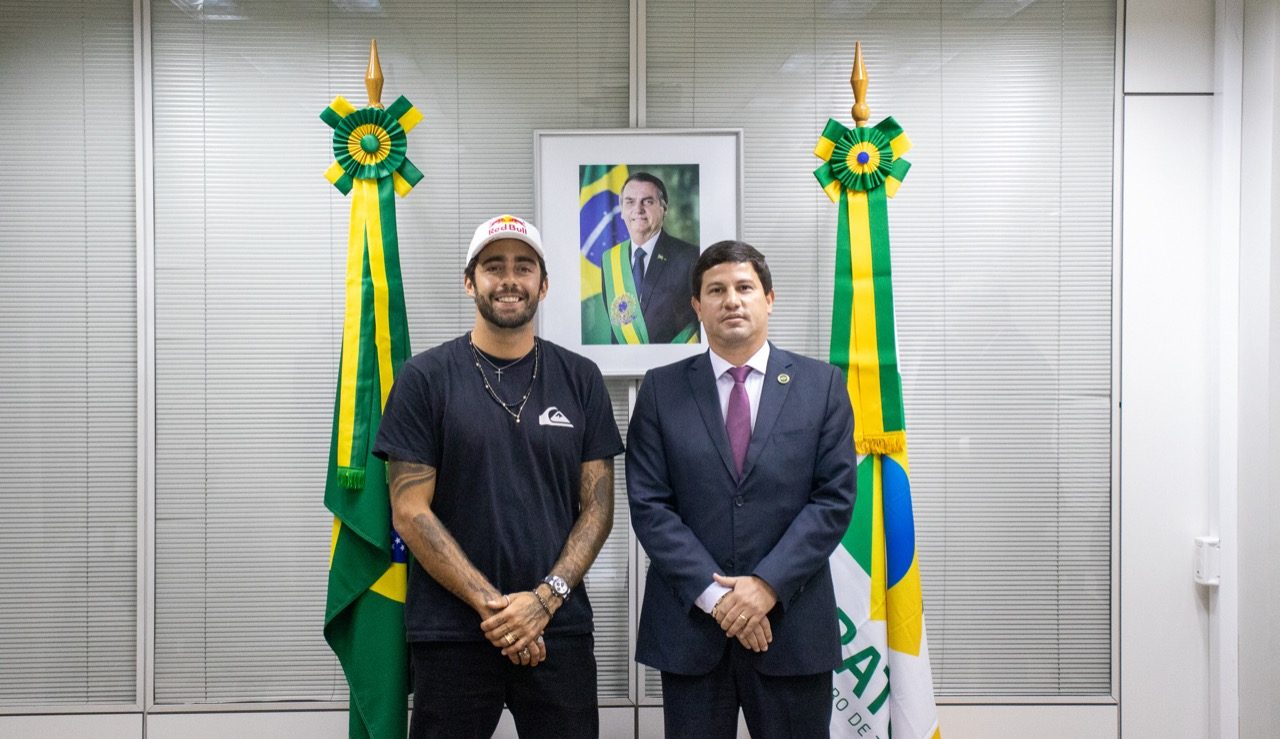 Pedro Scooby é nomeado Embaixador do Turismo Brasileiro pela Embratur