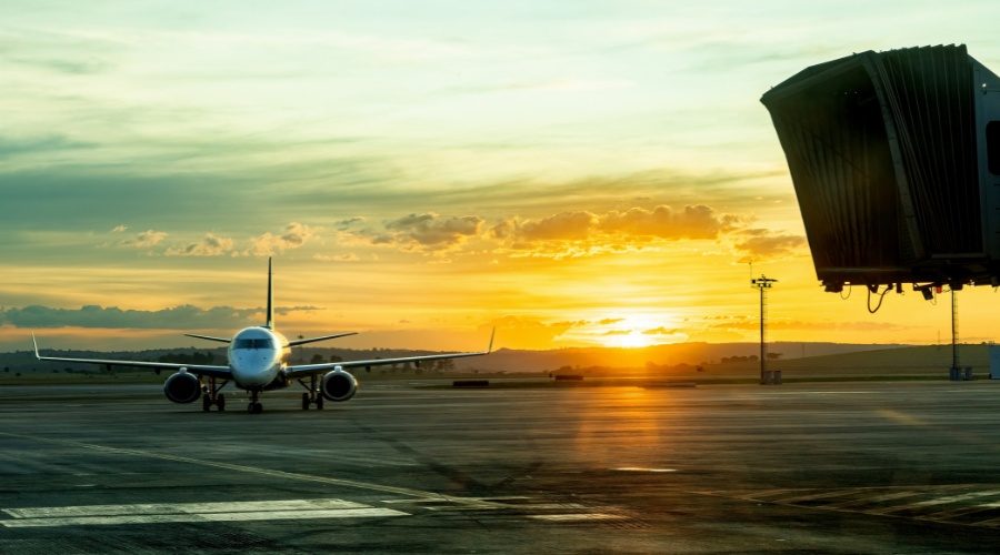 Novembro aquecido na malha aérea internacional do Brasil reforça previsão de verão histórico no país