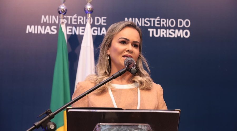 Daniela Carneiro assume como nova ministra do Turismo e defende fortalecimento do setor