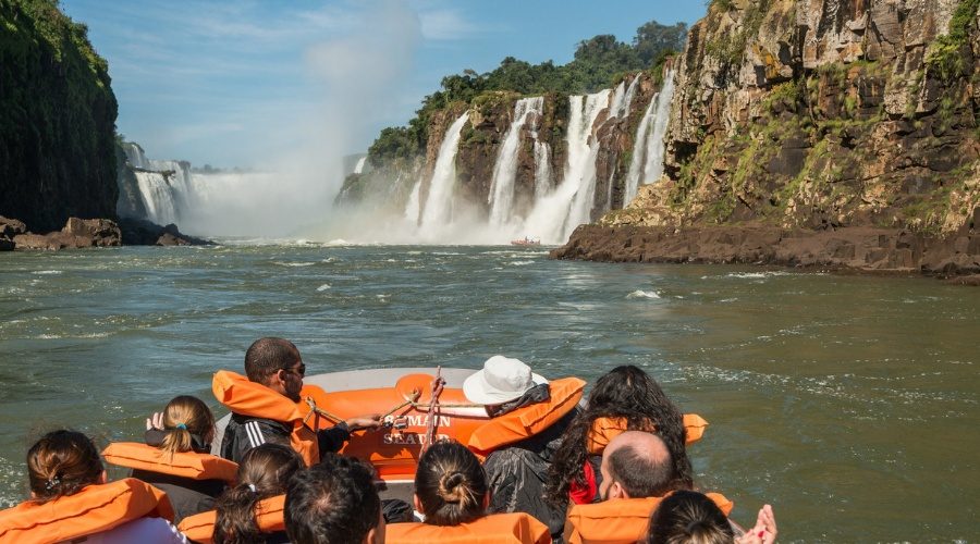 Chegada de estrangeiros no Brasil em seis meses é 92% dos doze meses de 2022