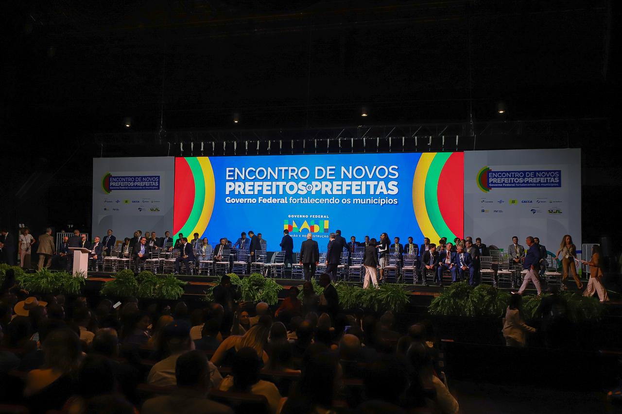 Em encontro com prefeitos, presidente da Embratur abre as portas da Agência para discutir promoção internacional