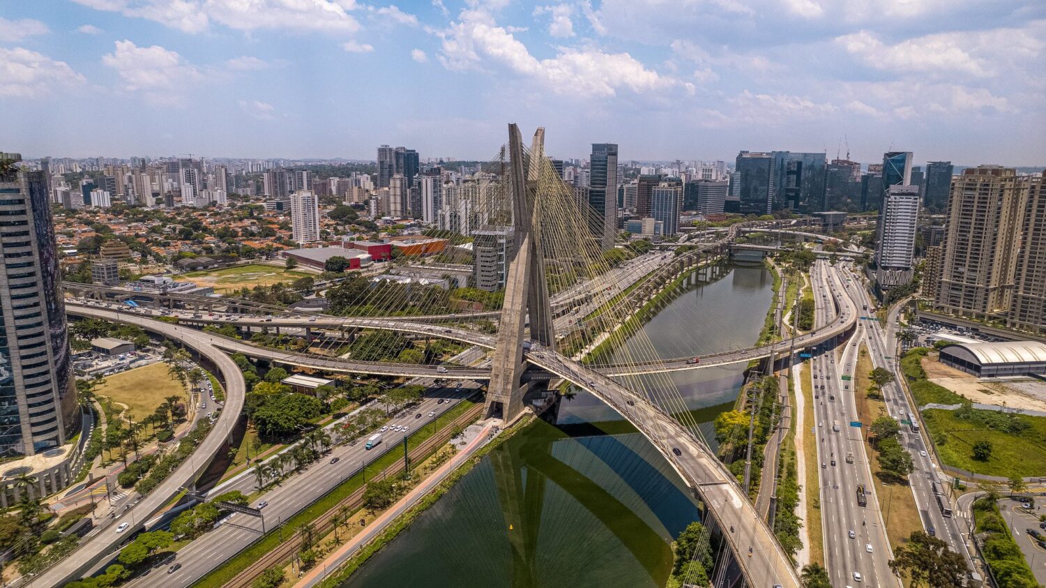 São Paulo recebe mais de 2,7 milhões de turistas estrangeiros e se consolida como principal portão de entrada do país em 2025