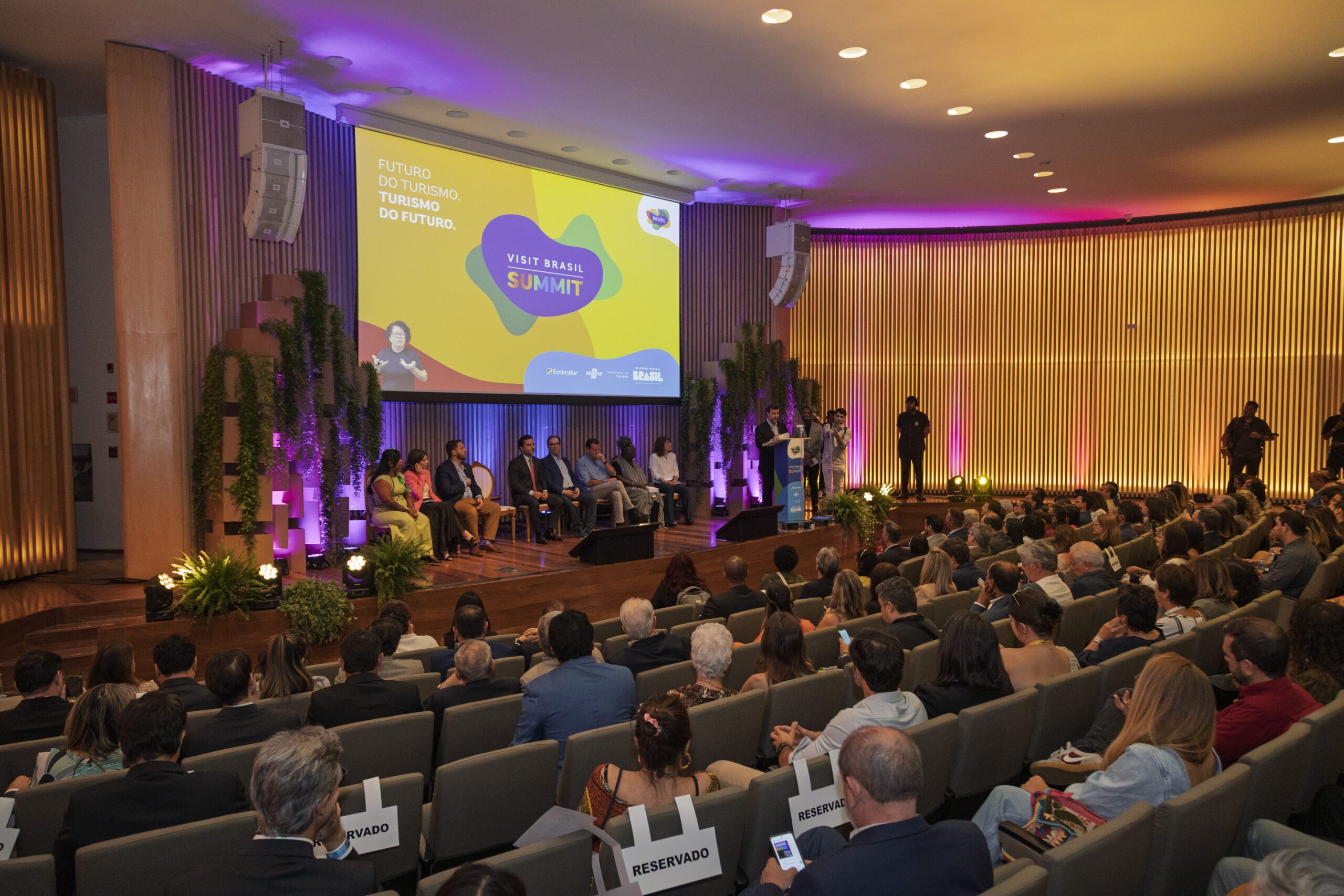 Em evento de lançamento do Plano Brasis, Freixo projeta: “vamos alcançar os 8 milhões de turistas em 2025”