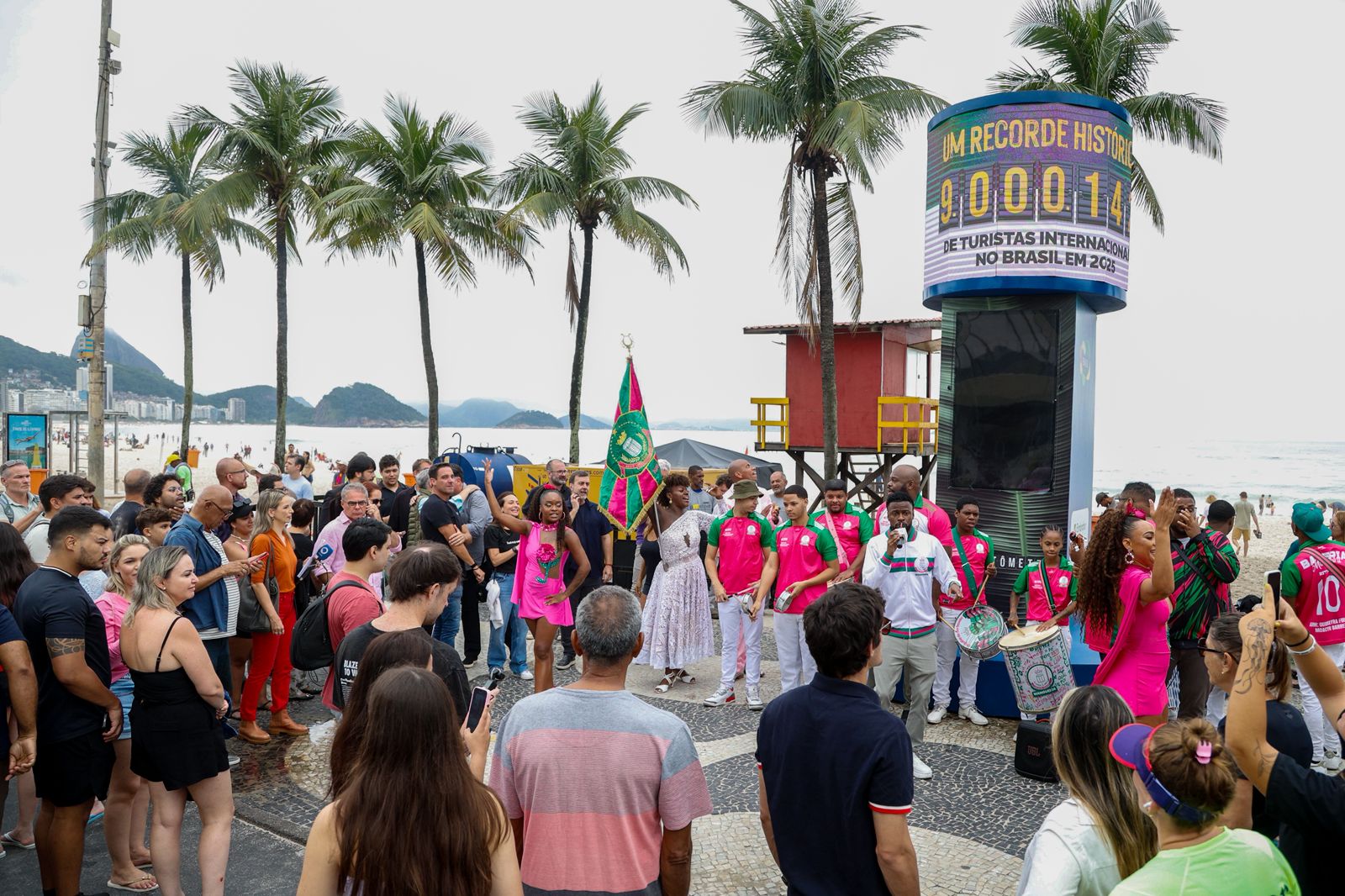 Antes do final do ano, Brasil alcança históricos 9 milhões de turistas estrangeiros em 2025