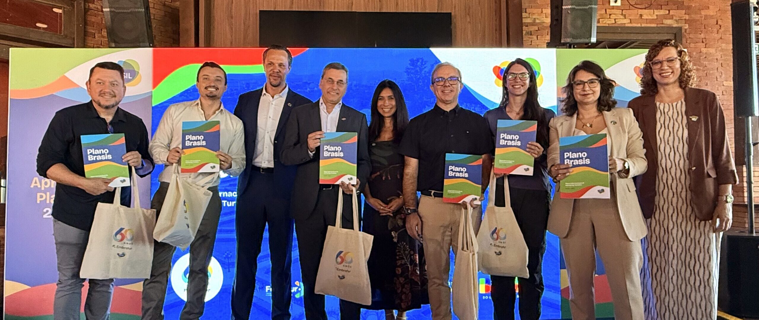 Atuação em novos mercados e diversificação de destinos são destacados em apresentação do Plano Brasis no Paraná